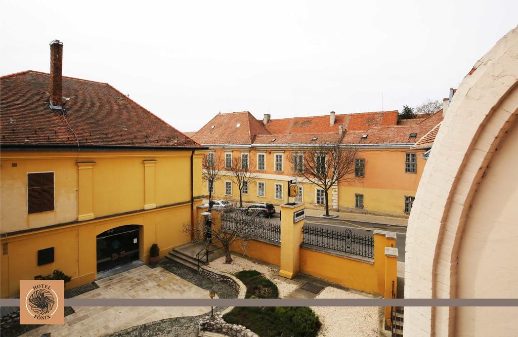 Hotel Fonix Pécs Zewnętrze zdjęcie